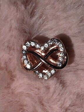 NWOT Rose Gold Puff Infinity Heart Swarovski Crystal Detail